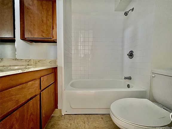 5th image of 2916 Date St APT 25L