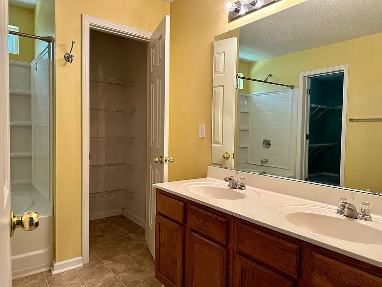 5091 Ballantine Dr — Photo 24