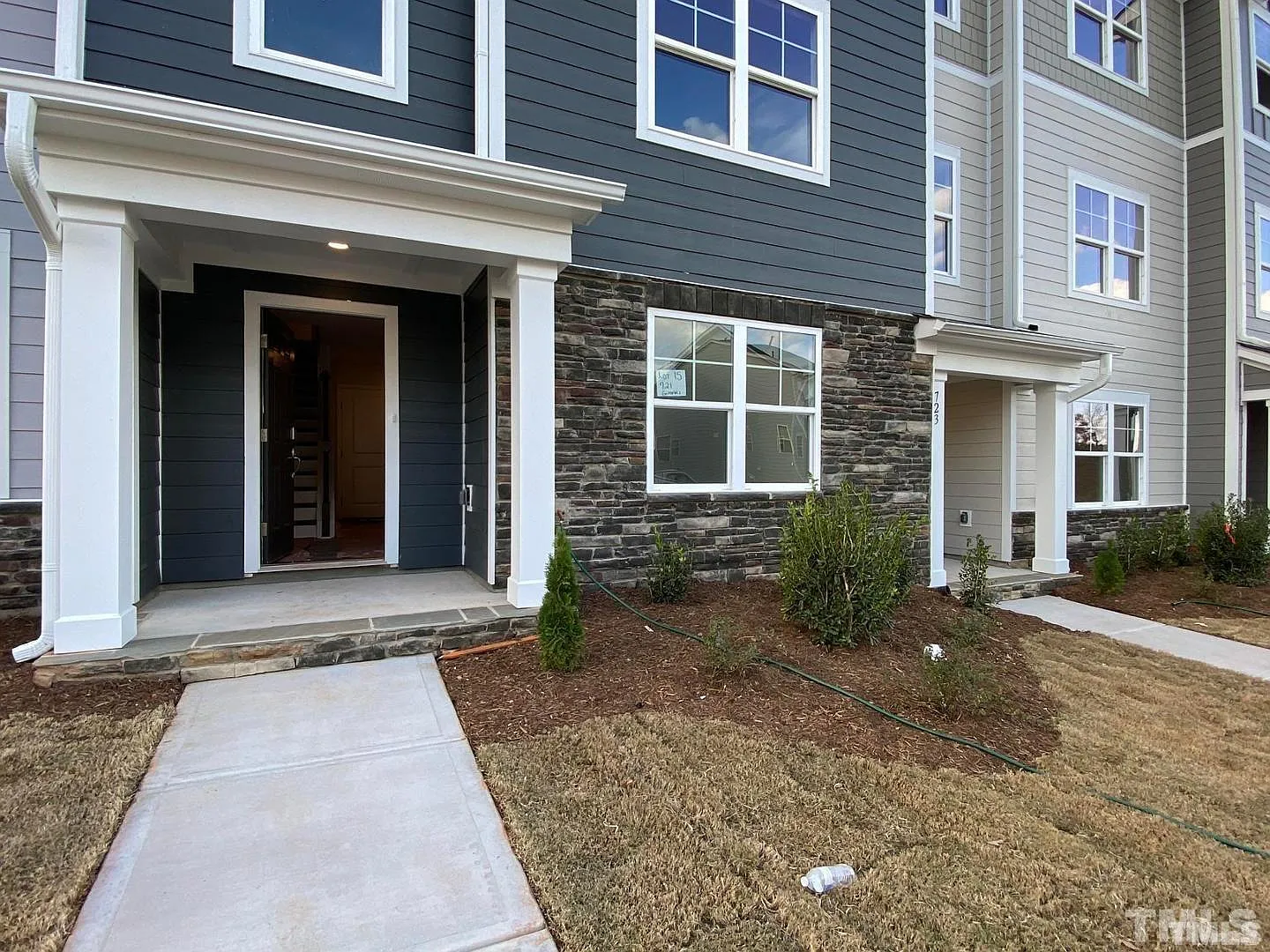 4 bed, 3.5 bath, 2191 sqft, $2,250 — Photo 2