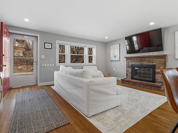 2nd image of 25 Hazelmere Rd