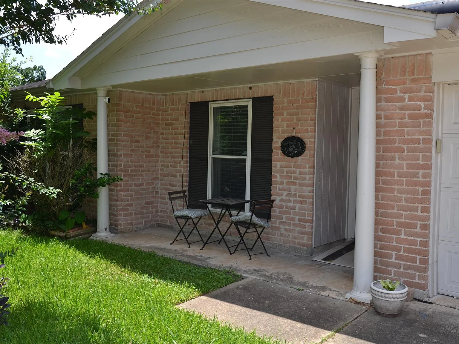 3 bed, 2.0 bath, 1296 sqft, $1,875 — Photo 4