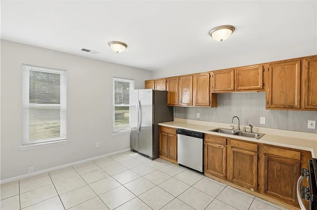 3 bed, 2.5 bath, 1408 sqft, $1,800 — Photo 4