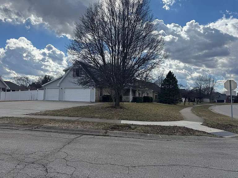 2047 Parkside Dr — Photo 42