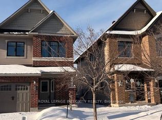 29 W Fallengale Cres, Ottawa, ON K2T 0L1