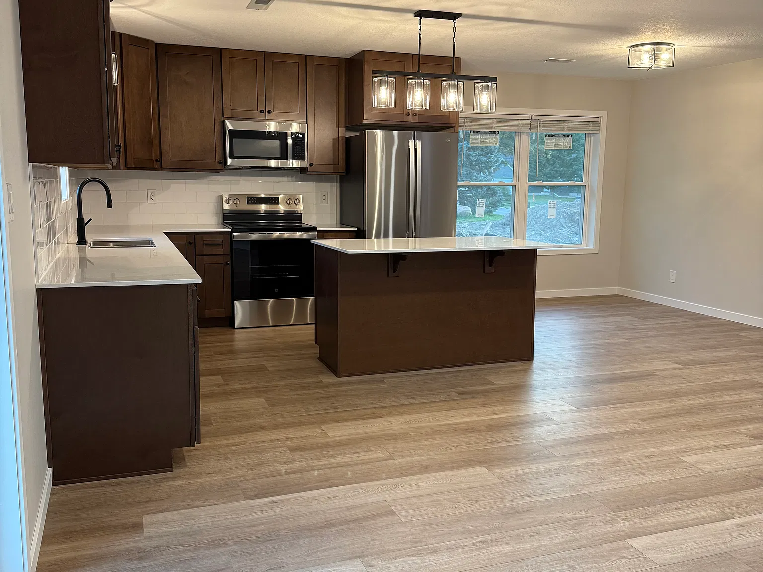 3 bed, 1421 sqft, $2,000 — Photo 3