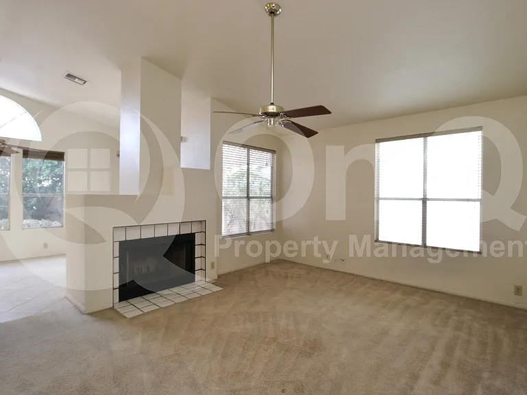 315 W Marconi Ave — Photo 14