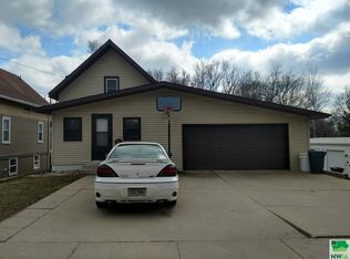 221 E Bluff St, Cherokee, IA 51012