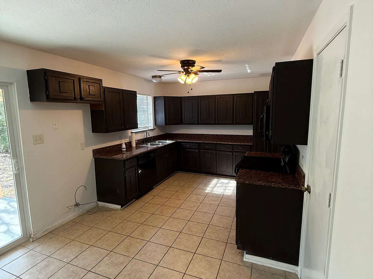 2 bed, 1.5 bath, 1222 sqft, $1,425 — Photo 3