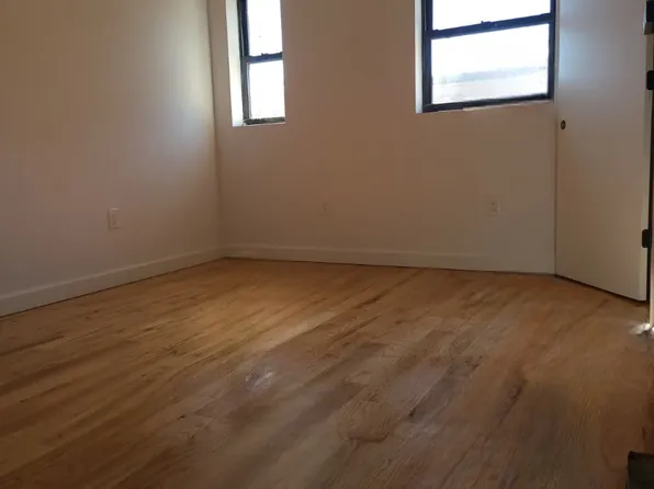 225-06 Mentone Avenue image 6 of 23