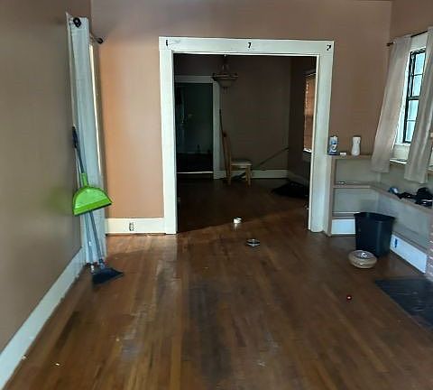 2nd image of 927 Woodward Rd