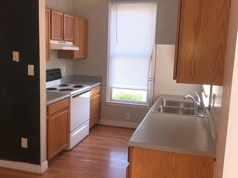 903 W Leigh St — Photo 5