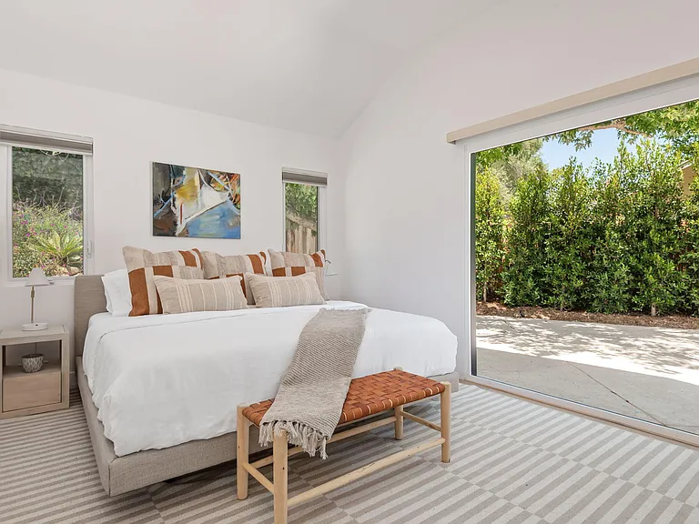 2402 Calle Montilla — Photo 33