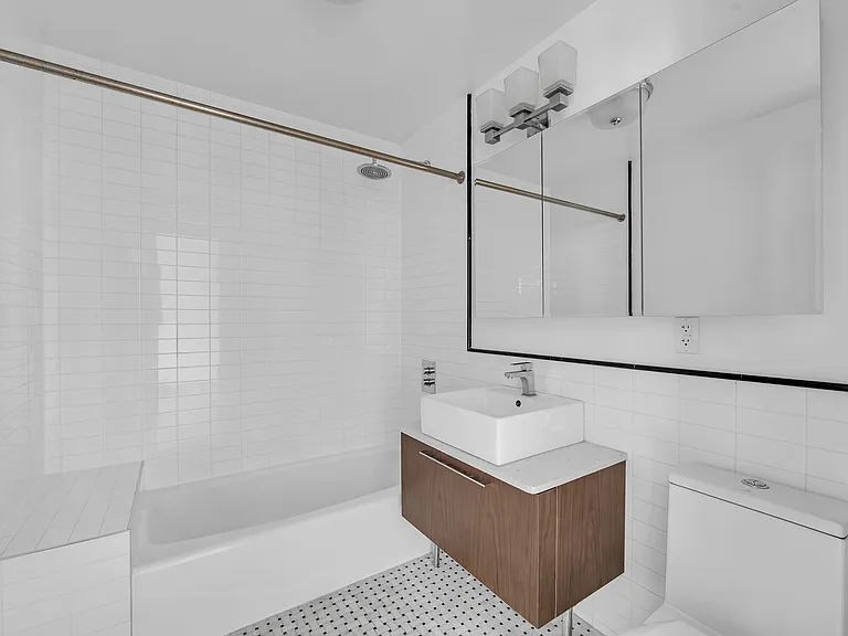 419 E 117th St #PENTHOUSE — Photo 16