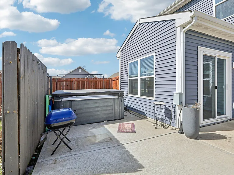 6673 Laurelwood Dr — Photo 45