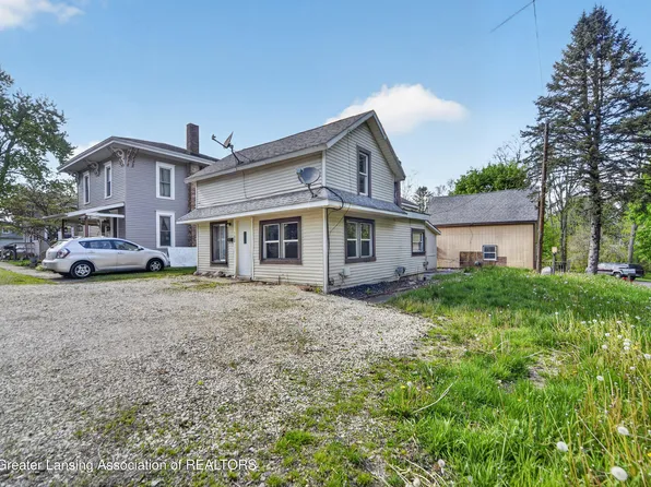 122 & 124 E Mill St, Bellevue, MI 49021