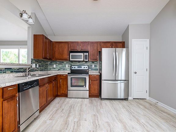 4th image of 7426 Heaton Cir