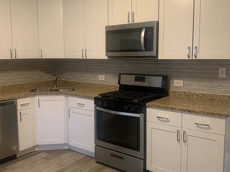 537 E 46th Pl #2 — Photo 7