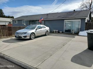 708 N 3rd St, Grandview, WA 98930