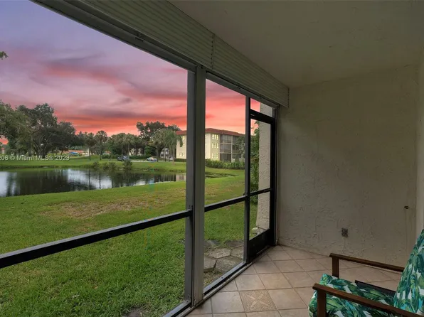 820 S Hollybrook Dr APT 105, Pembroke Pines, FL 33025