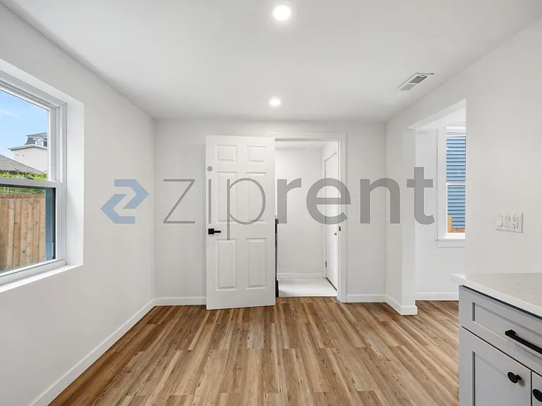 19 Oliver St #19 — Photo 8