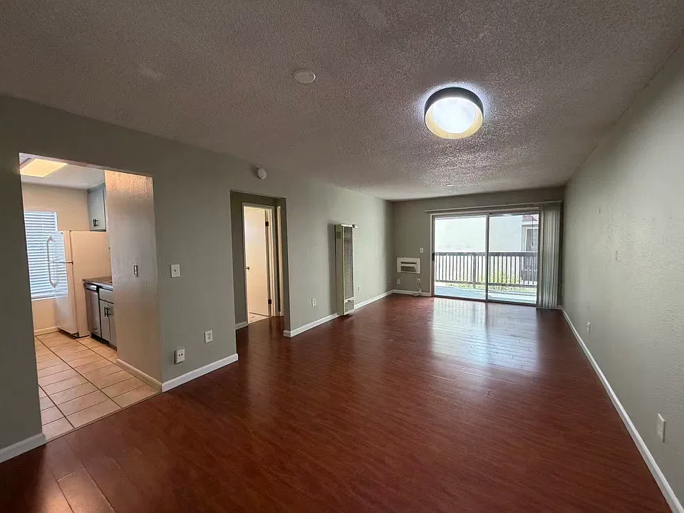 2500 Laguna Cir #E