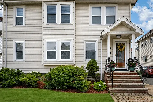 8 Maplewood St Photo 1