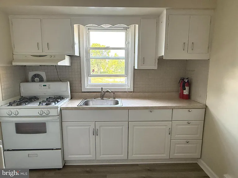 25 S Sylvania Ave — Photo 3