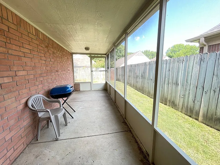 5884 Alexandria Ln — Photo 11