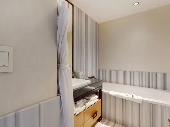 246 Spring Street image 8 of 16