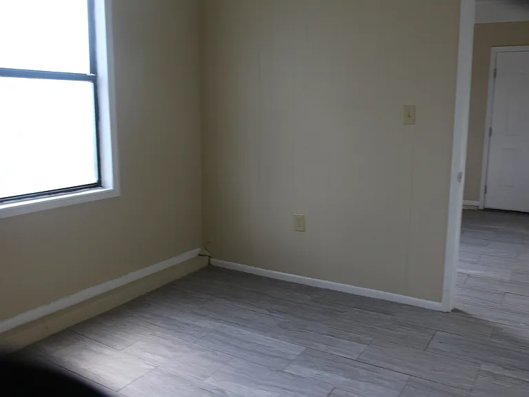 712 Goodall Ave — Photo 7