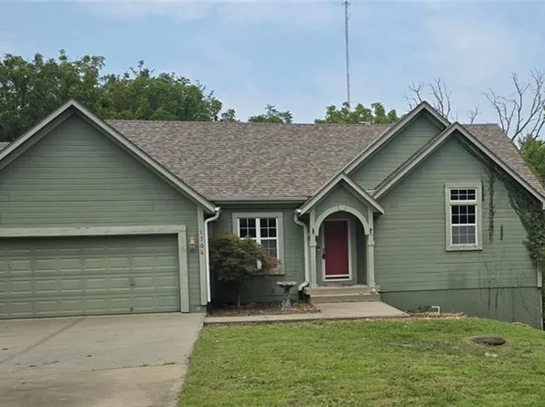 1704 N Hunter Dr, Olathe, KS 66061