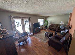 2445 Crestwood Dr, North Saint Paul, MN 55109