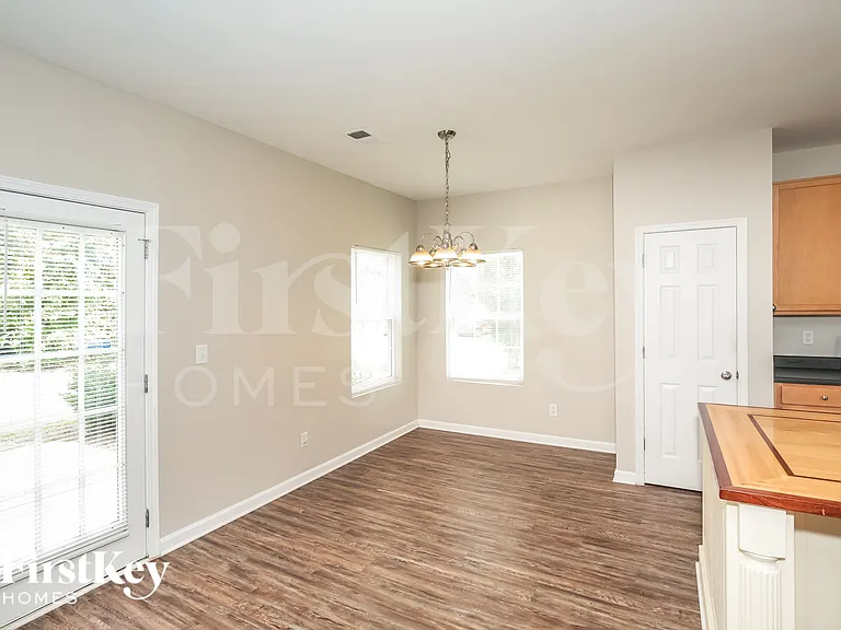 1531 Pecan Ln — Photo 6