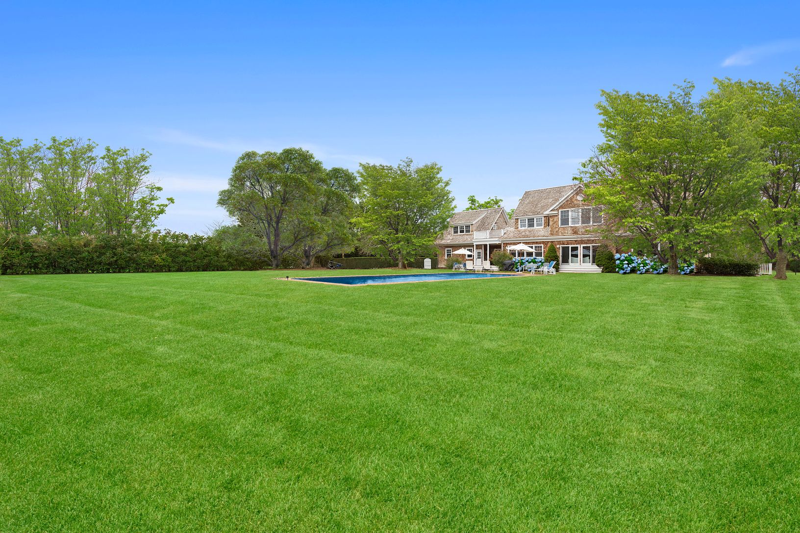  Park-like Backyard
