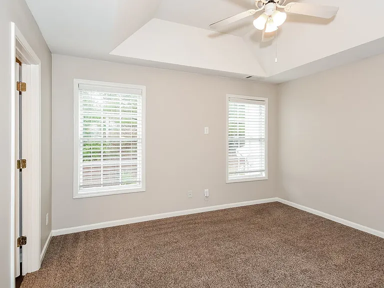 204 Providence Dr — Photo 10