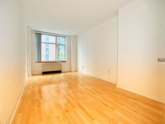 2nd image of 1760 2nd Ave APT 6D