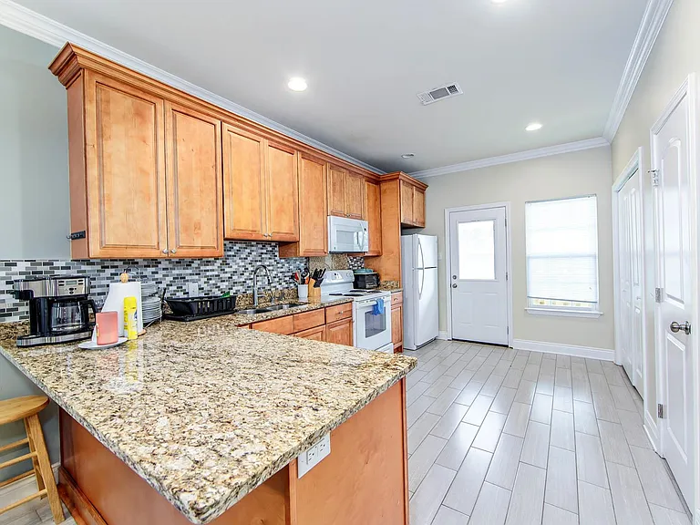151 Dixie Ave — Photo 6