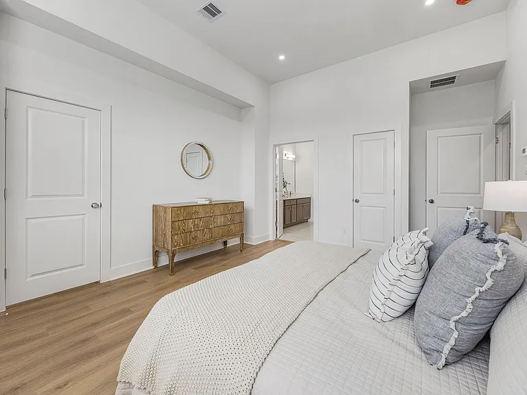 1648 W Tidwell Rd — Photo 16