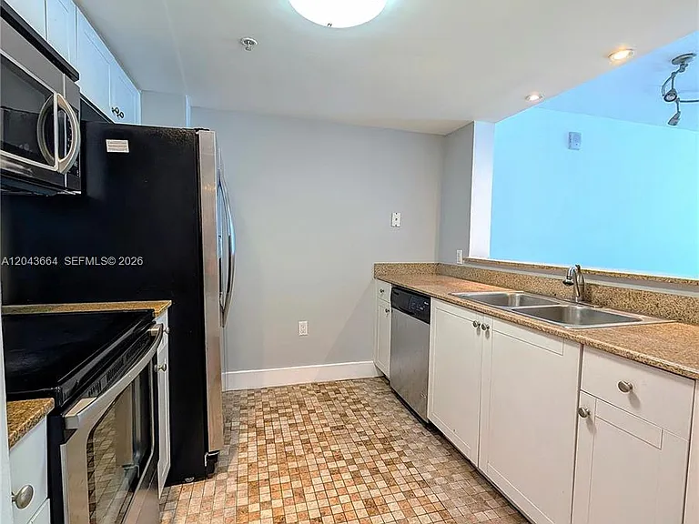 60 NW 37th Ave #605 — Photo 8