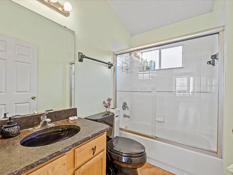 1073 Stocks St — Photo 28