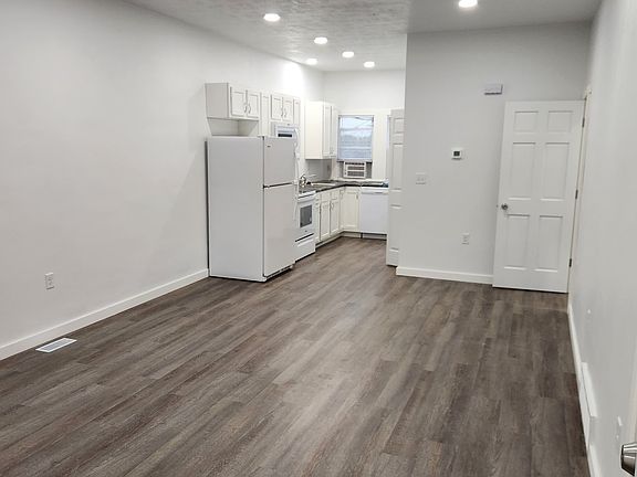 3rd image of 221 8th St