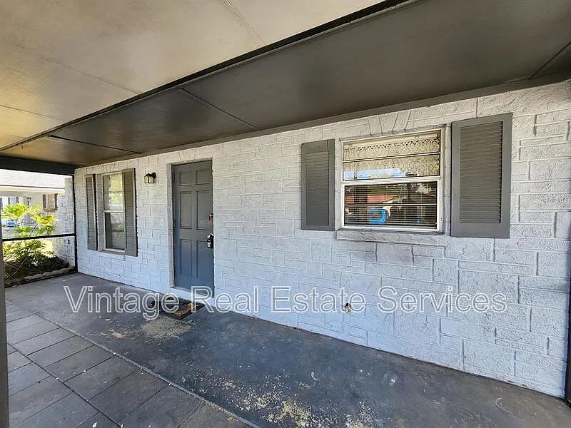 Building Photo - 806 Walnut Dr