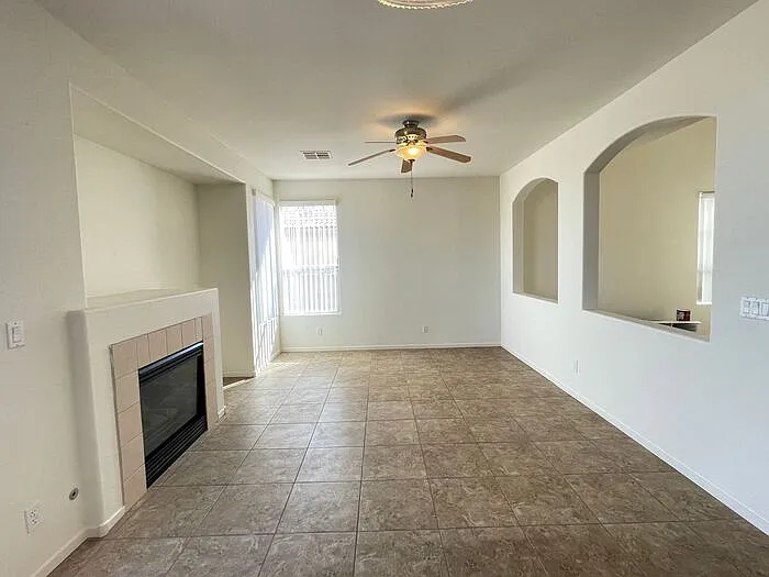 4 bed, 2.5 bath, 1682 sqft, $2,035 — Photo 2