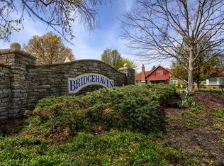 5884 Stonebridge Cir APT 101, Milford, OH 45150