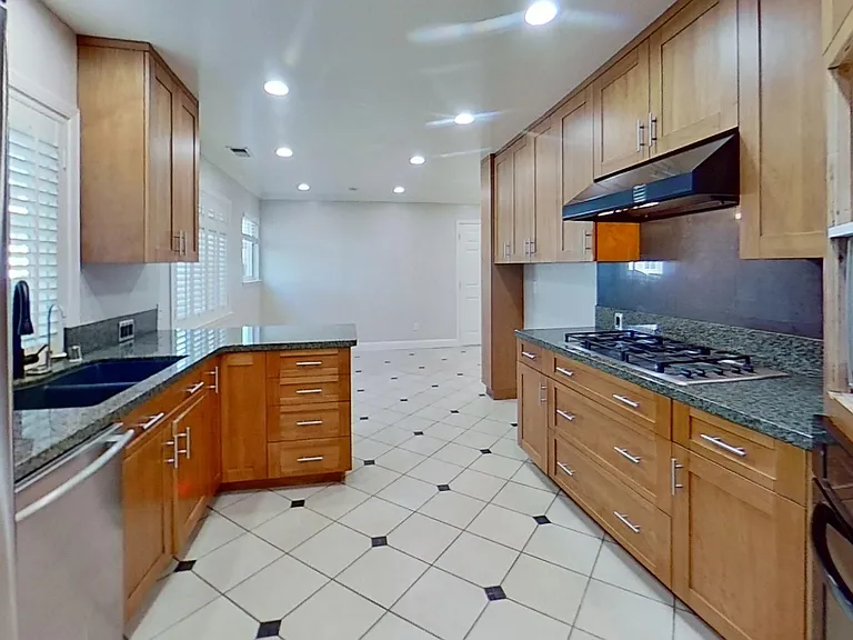 3713 Justine Dr — Photo 19