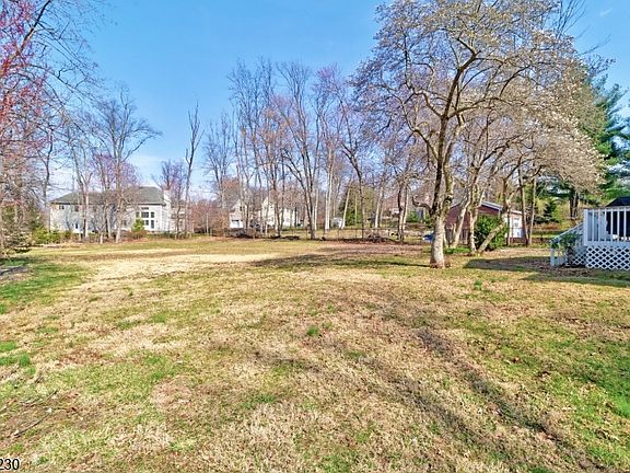 3rd image of 664 Plainfield Ave