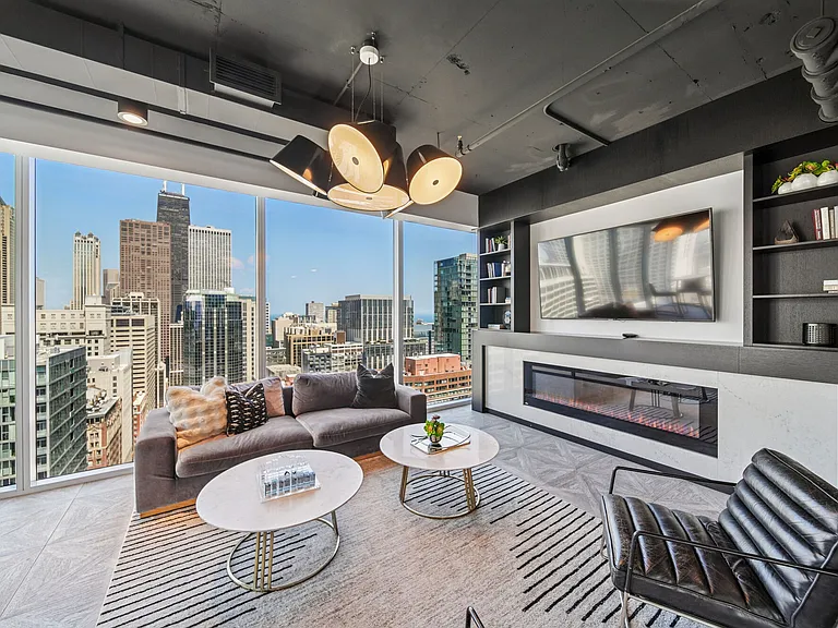 Aston Chicago — Photo 28