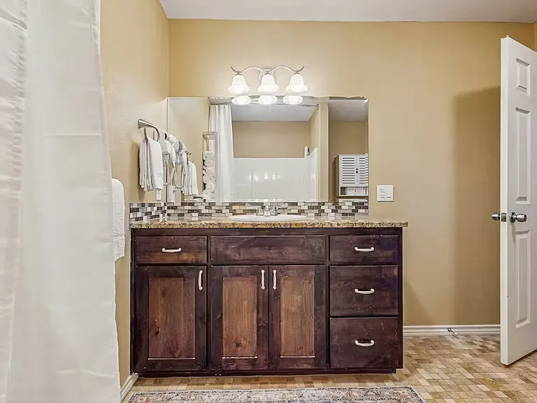 104 Ironway Dr — Photo 11