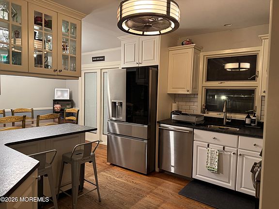 5th image of 122 Durand Road