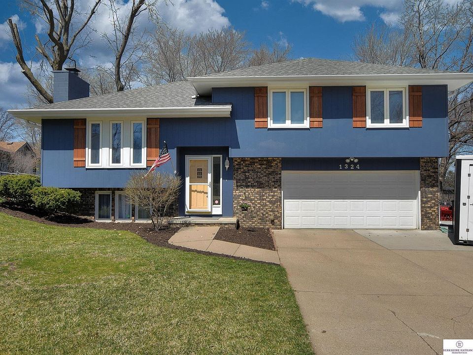1st image of 1324 S 163rd St